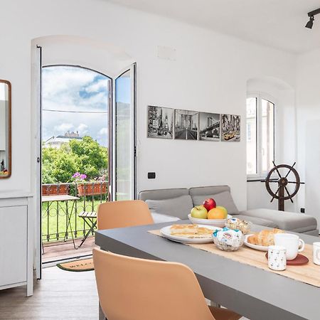 Spacious 3-Bedroom Apartment - 10 Min To City Center & 5 Min To Gaslini Hospital Генуя Экстерьер фото