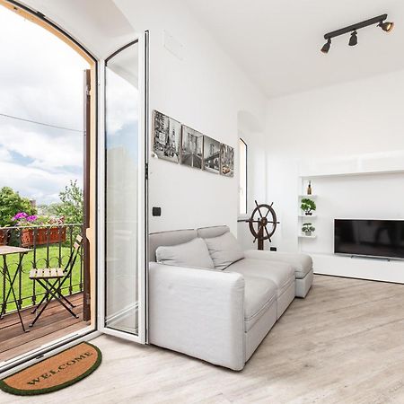 Spacious 3-Bedroom Apartment - 10 Min To City Center & 5 Min To Gaslini Hospital Генуя Экстерьер фото