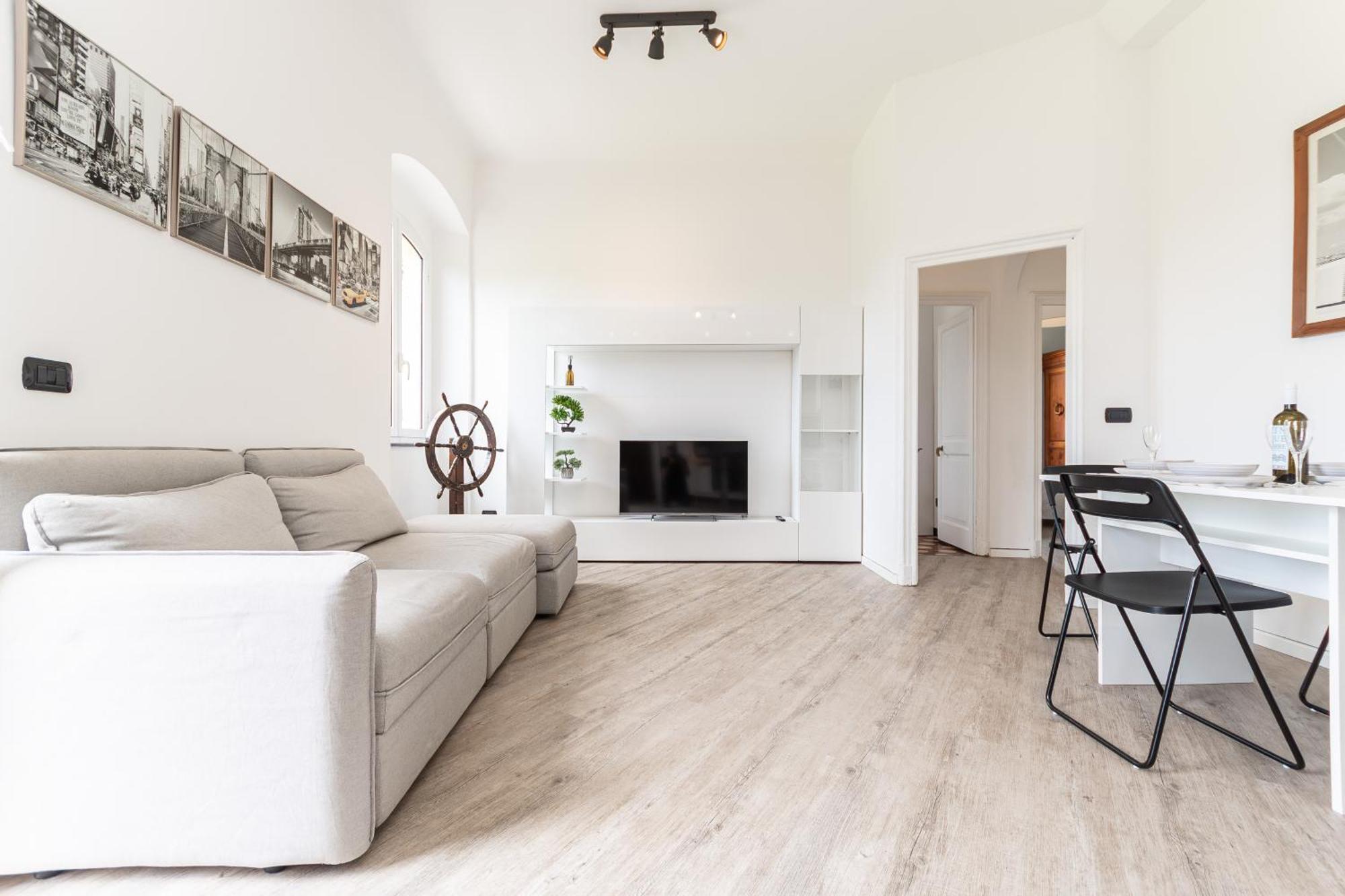 Spacious 3-Bedroom Apartment - 10 Min To City Center & 5 Min To Gaslini Hospital Генуя Экстерьер фото