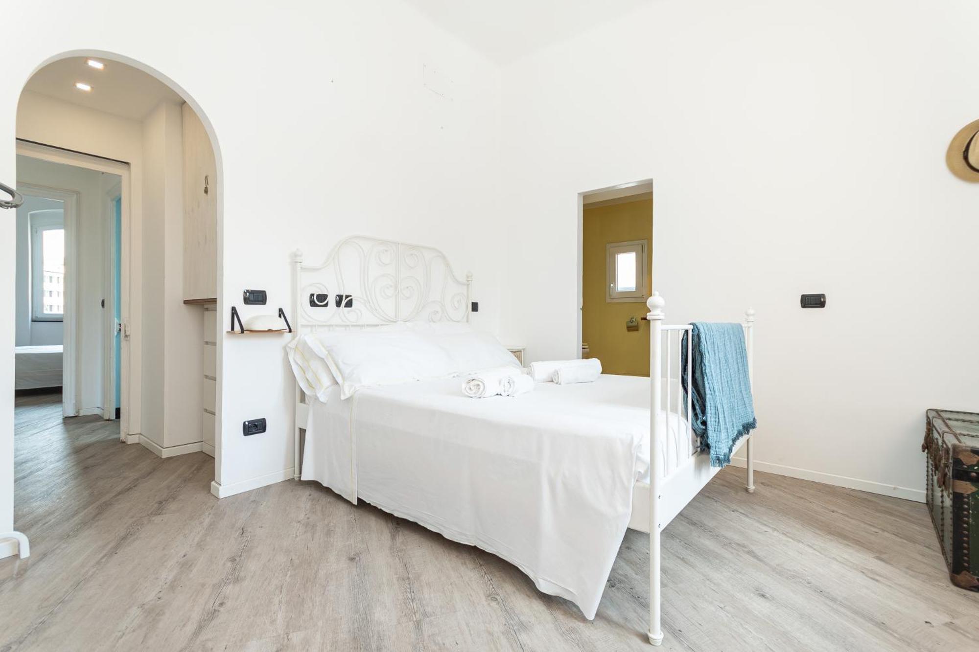 Spacious 3-Bedroom Apartment - 10 Min To City Center & 5 Min To Gaslini Hospital Генуя Экстерьер фото