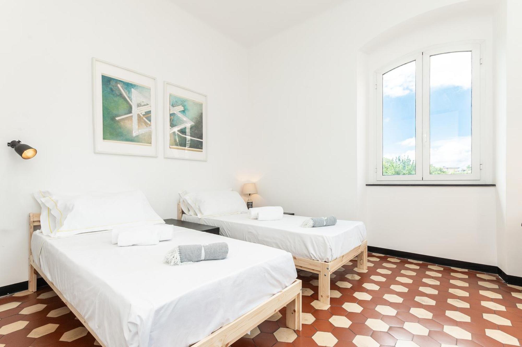 Spacious 3-Bedroom Apartment - 10 Min To City Center & 5 Min To Gaslini Hospital Генуя Экстерьер фото