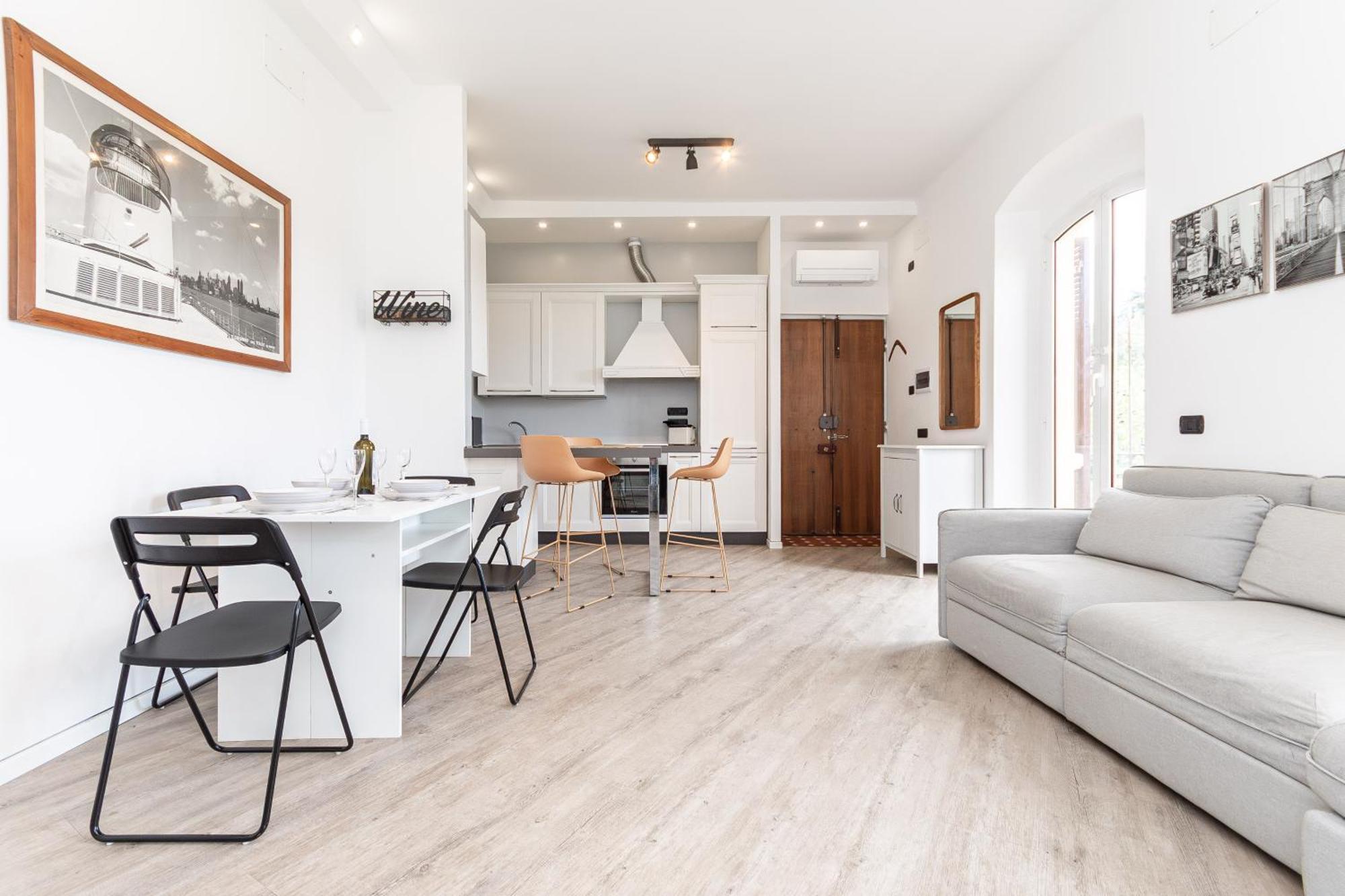Spacious 3-Bedroom Apartment - 10 Min To City Center & 5 Min To Gaslini Hospital Генуя Экстерьер фото