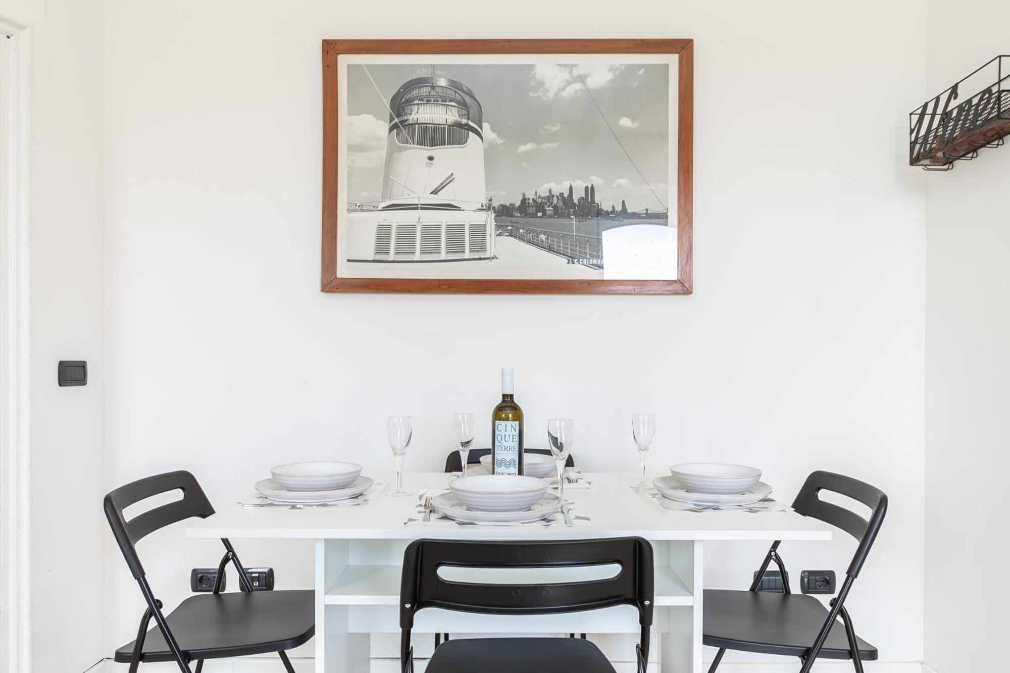Spacious 3-Bedroom Apartment - 10 Min To City Center & 5 Min To Gaslini Hospital Генуя Экстерьер фото